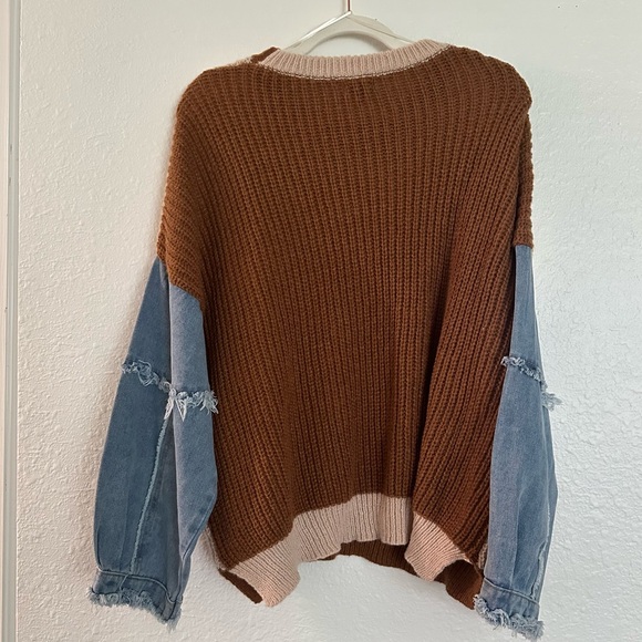 028. NWT Women’s Knit Denim Sleeve Sweater - Picture 3 of 8
